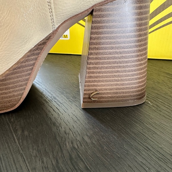 Circus Sam Edelman Stace Platform Boot, size 8,Vanilla glossy, eggshell color - Picture 4 of 14